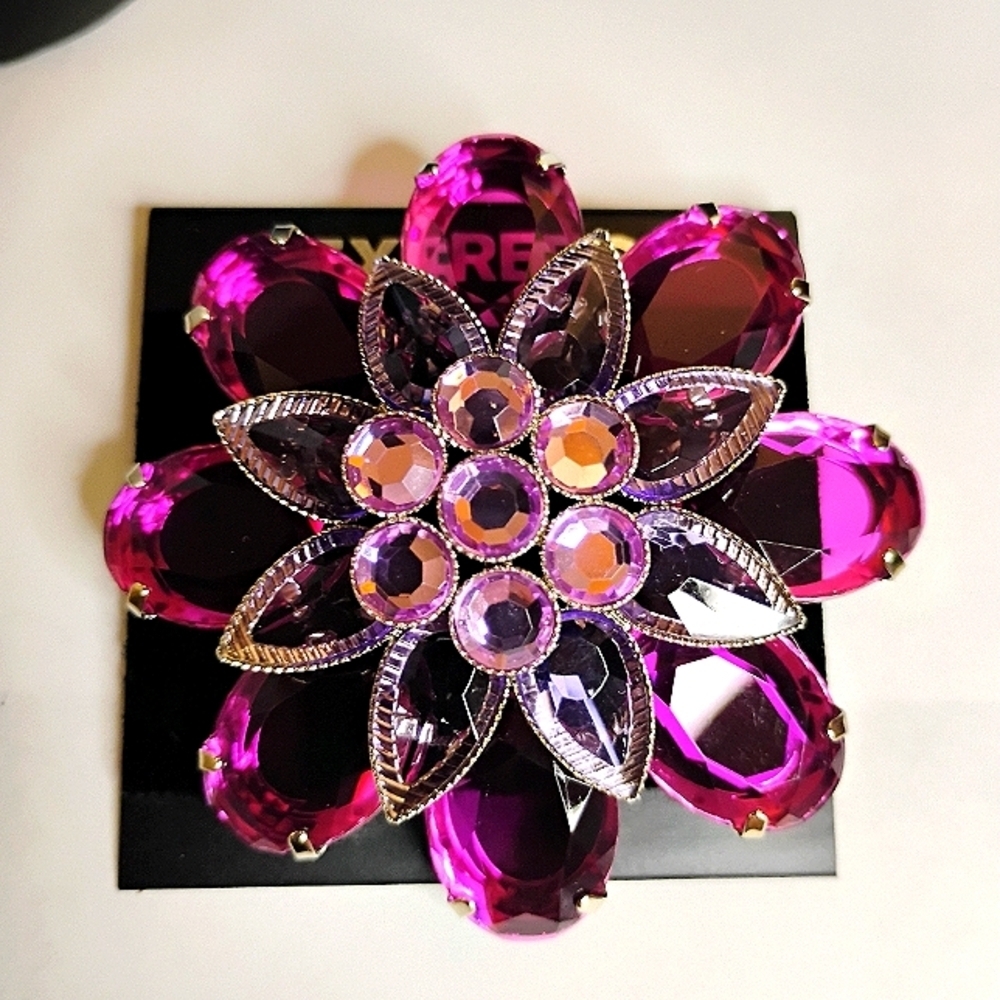 NWT Express Purple‎ Flower Brooch
